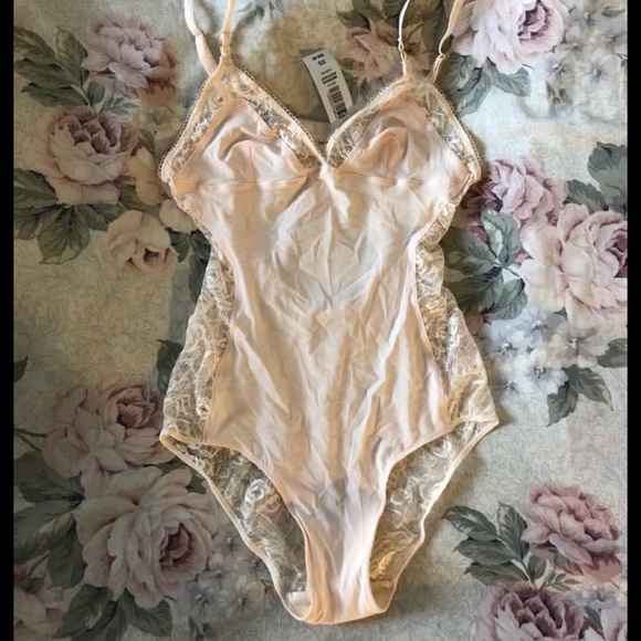 Aritzia Tops - Aritzia Bodysuit